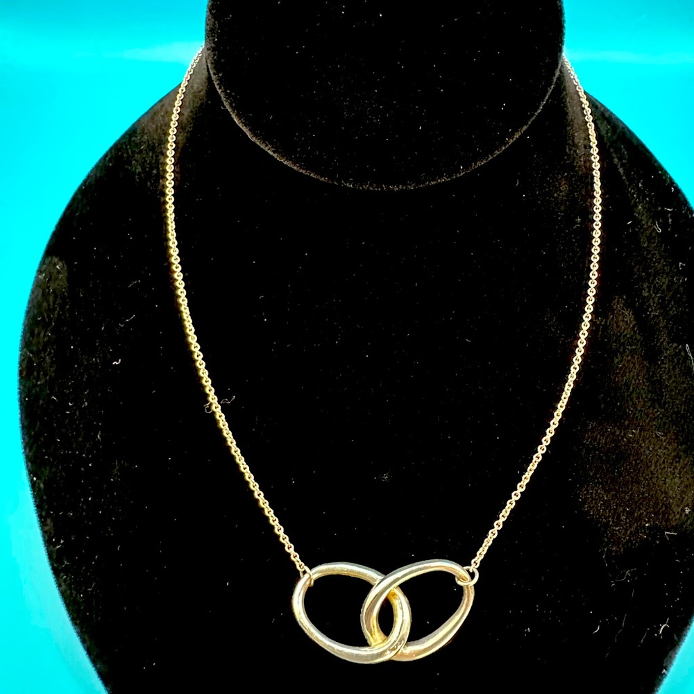 Tiffany and Co. Elsa Peretti Sterling Silver Interlocking Oval Pendant Necklace